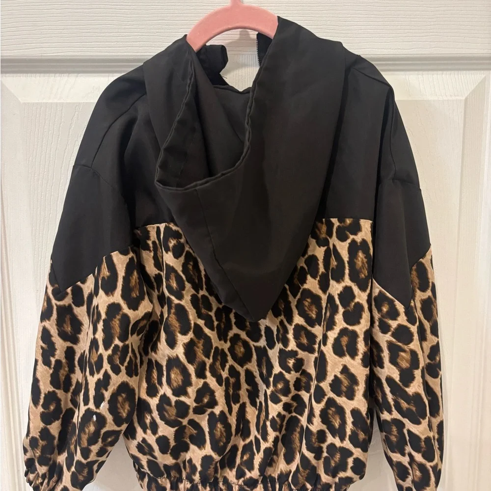 5/$25 Leopard Print Jacket‎ with Black Hood